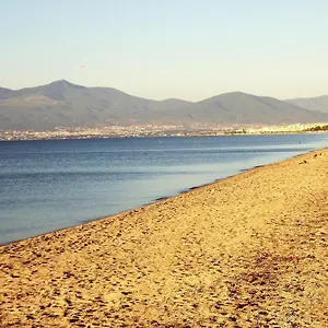 https://villa-kiza-apartments-agia-triada-thessaloniki.hotelschalkidiki.net